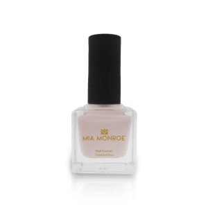 mia-monroe-marie-ramirez-de-arellanol-pale-pink-nail-polish-le-pinky-1